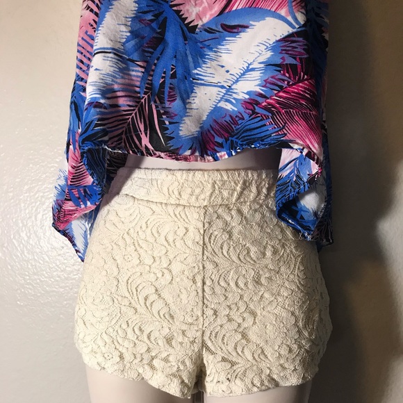 Cecico multi colored Leaf Print flowy crop top - Picture 7 of 7